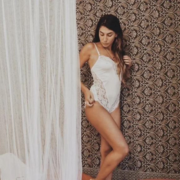 Vintage - NWT Cream Off White Lace Bodysuit - Picture 3 of 8